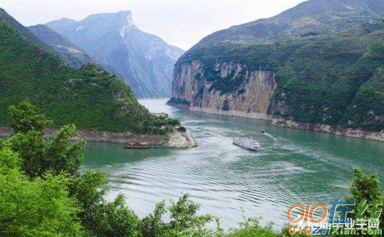 名家散文余秋雨《三峡》