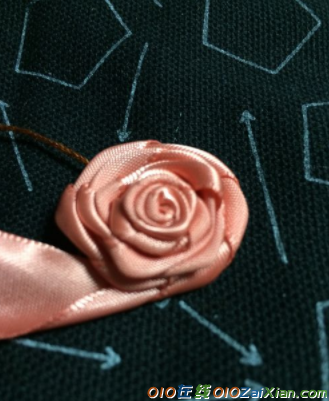 丝带折叠玫瑰花绣图解