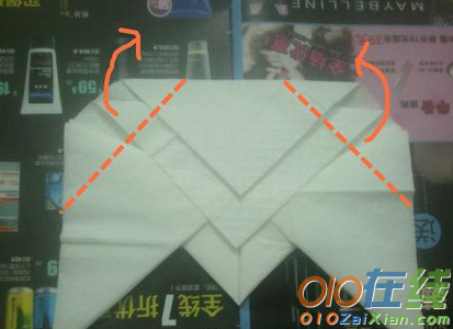 餐巾纸折蝉的方法