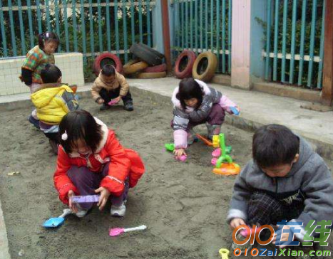 幼儿园玩沙区的教案