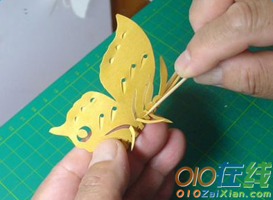 蝴蝶的剪纸剪法步骤图