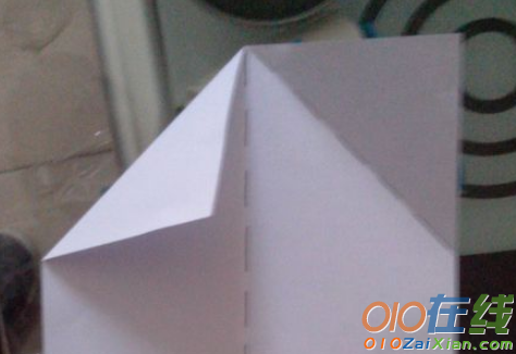 折纸飞机飞得远的折法