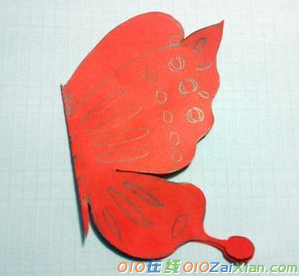 对折蝴蝶剪纸图案画法