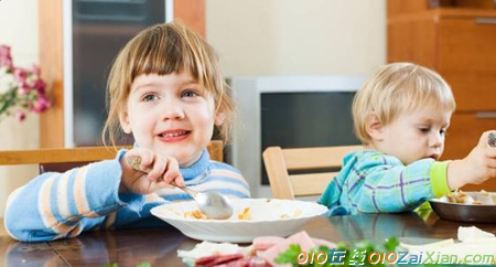 孩子挑食，父母这样做就能让孩子好好吃饭！
