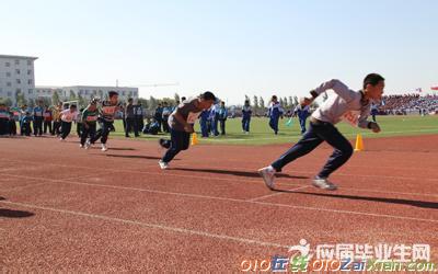 中小学生运动会开幕式主持词