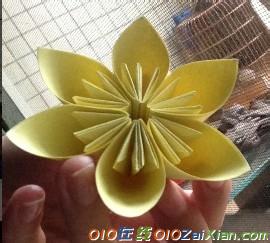 花朵的折纸方法
