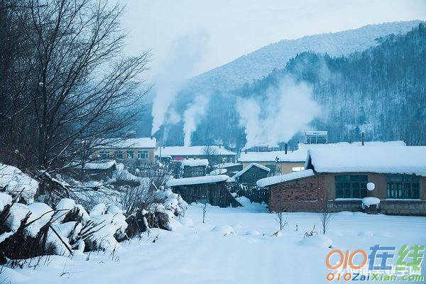 岑参的“梨花喻飞雪”