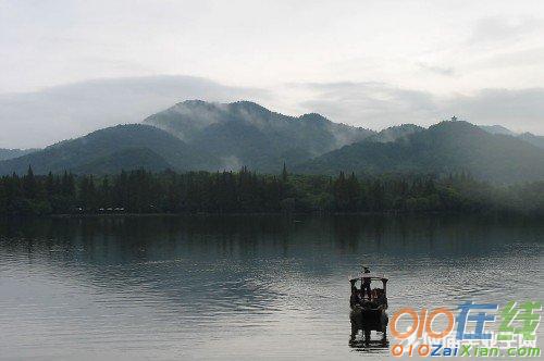 《饮湖上初晴后雨》扩写及读后感