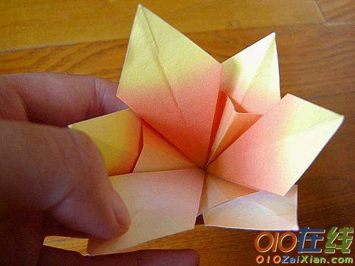 六瓣百合花的手工折纸教程