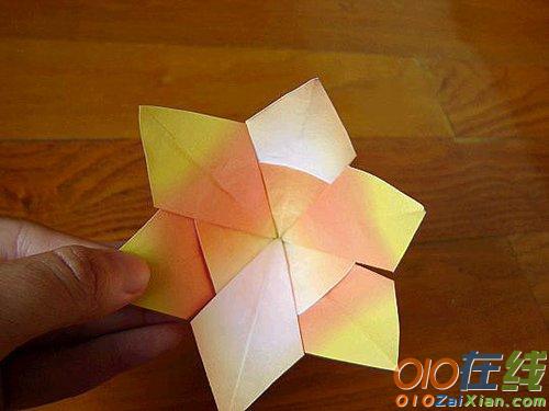 六瓣百合花的手工折纸教程