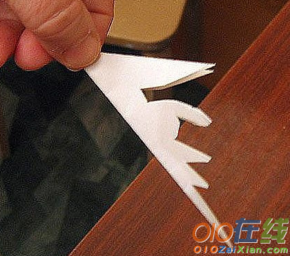 剪纸雪花的简单剪法步骤