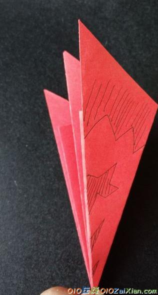 八角团花的剪纸方法