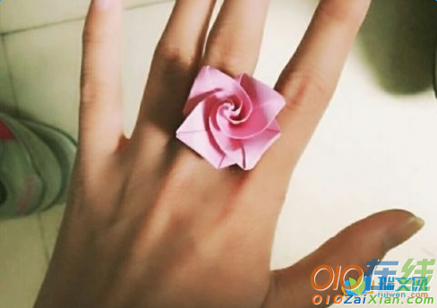 纸玫瑰戒指的折法图解