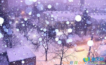 夜晚下雪的唯美图片