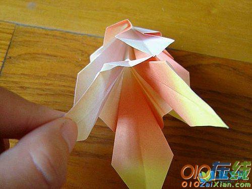 六瓣百合花的折纸图解