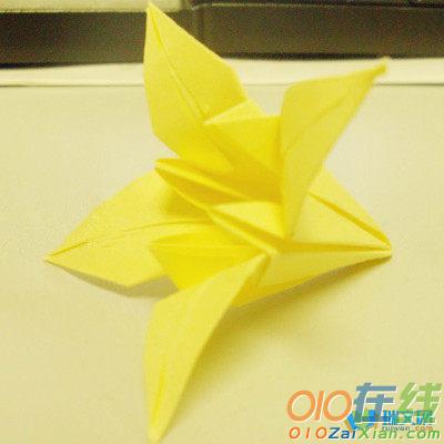 最简单的折纸花百合花