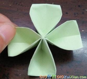 四叶草的手工折纸方法